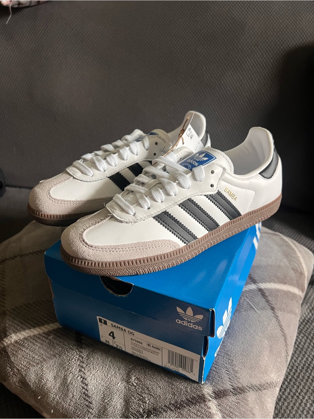 NWT adidas sambas OG white and black - size women’s 5/men’s 4